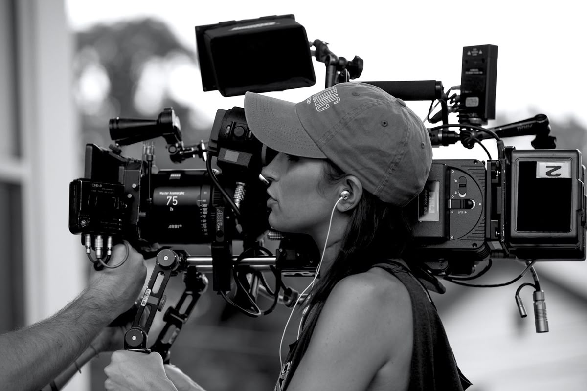Vì sao nên chọn agency làm video