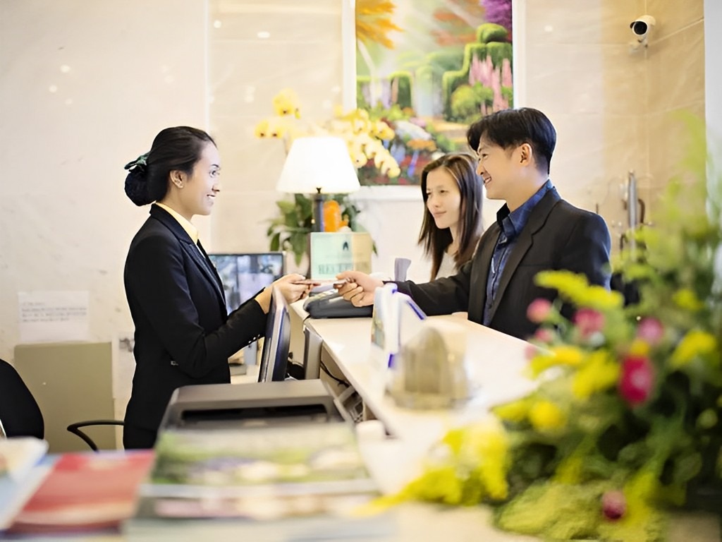 nhân viên lịch sự